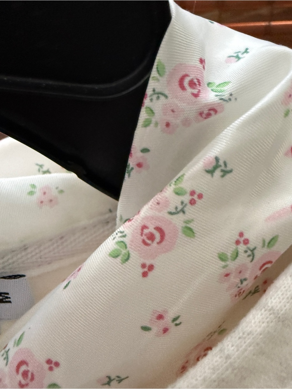 Cozy Ivory Hoodie with Pink Bow Embroidery and satin hood liner guc, sz M - Picture 9 of 9